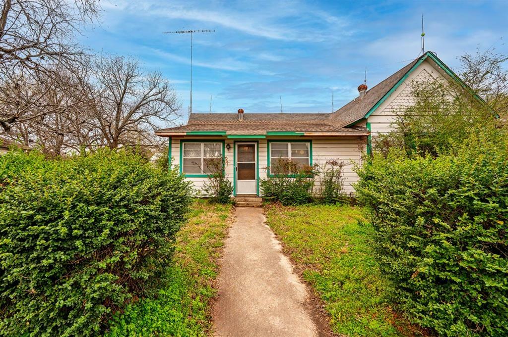 Property Photo: 109 W Pecan Street TX 76264