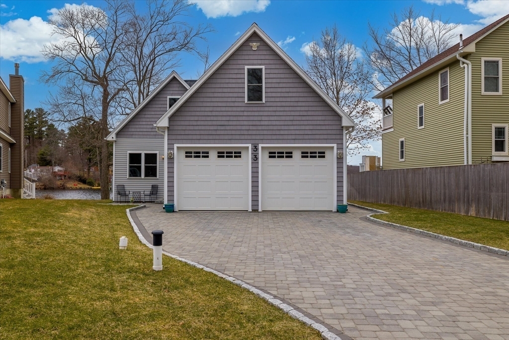 Property Photo:  33 Burncoat Ln  MA 01524 