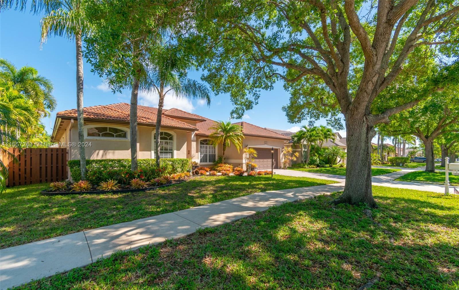 Property Photo:  16547 Mariposa Cir S  FL 33331 