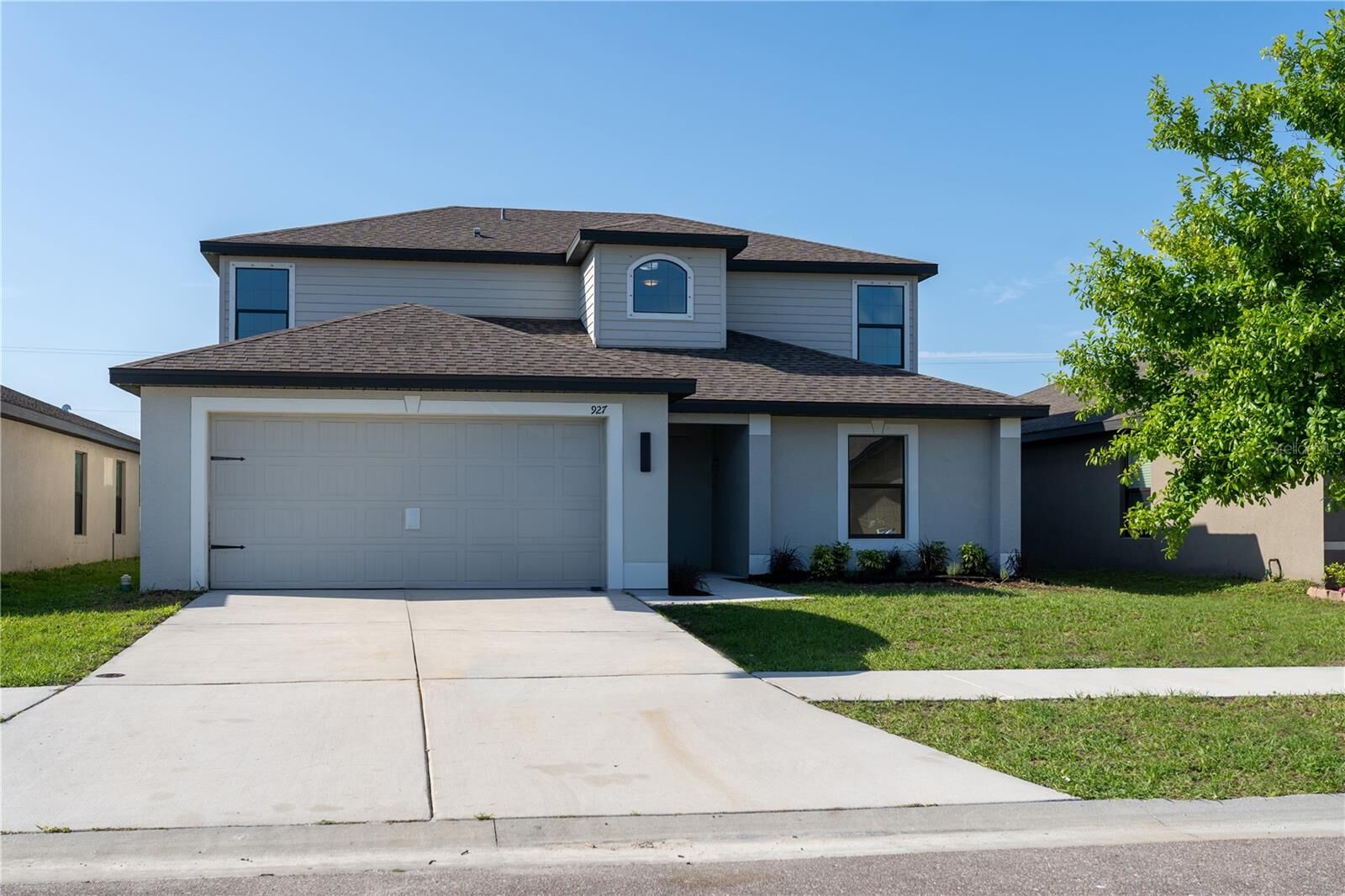 Property Photo: 927 Culbreath Green Court FL 33570