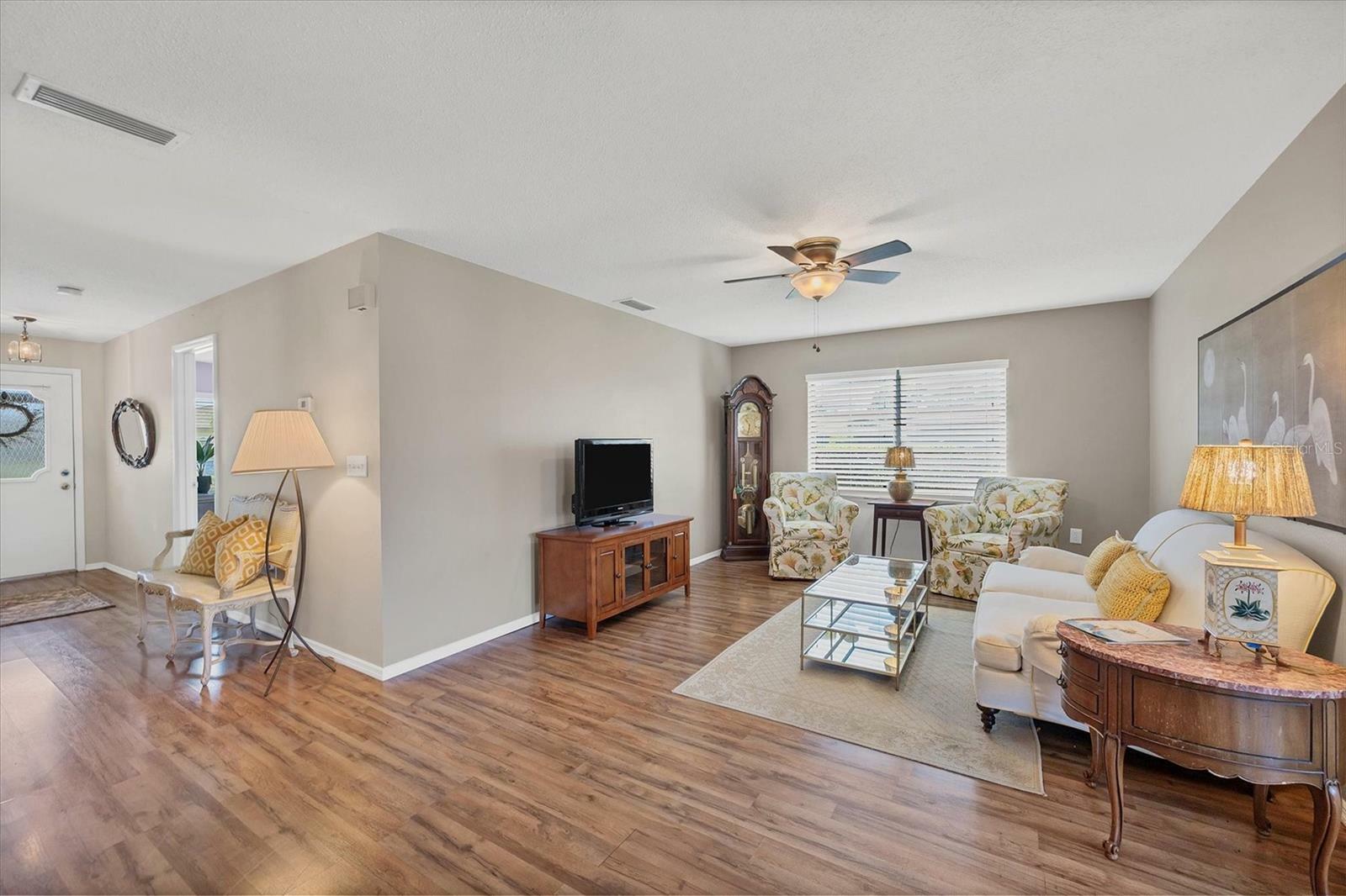 Property Photo: 711 Vivienda West Boulevard 39 FL 34293