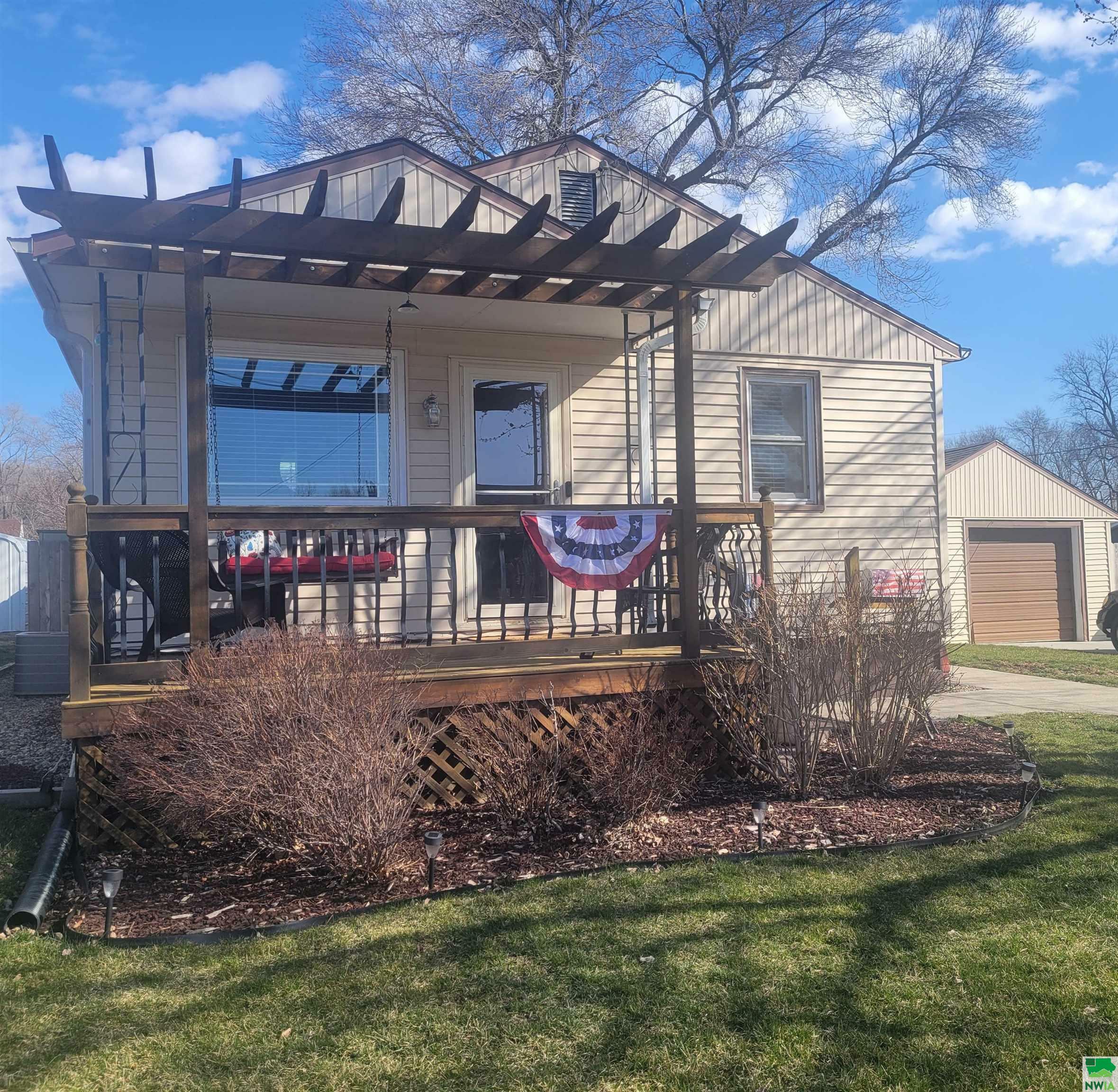 Property Photo:  1605 W Willis  IA 51103 