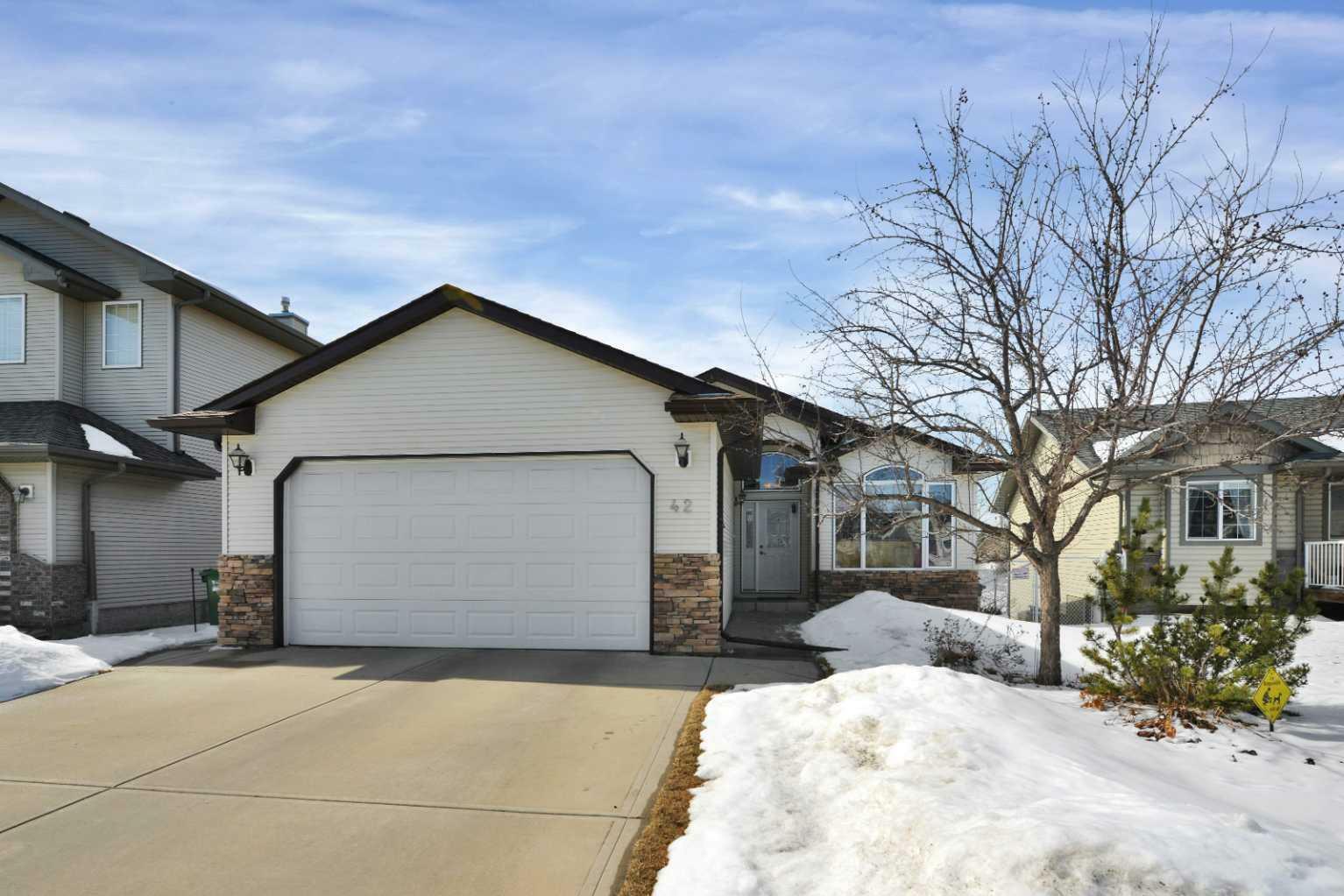 42 Inglis Crescent  Red Deer AB T4R 3H4 photo
