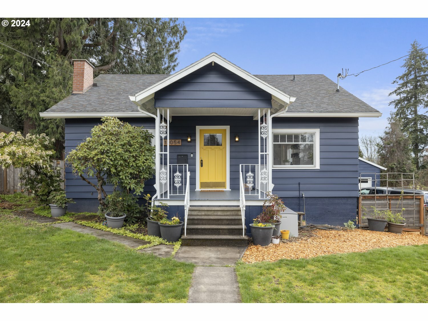 Property Photo:  12054 SE 35th Ave  OR 97222 