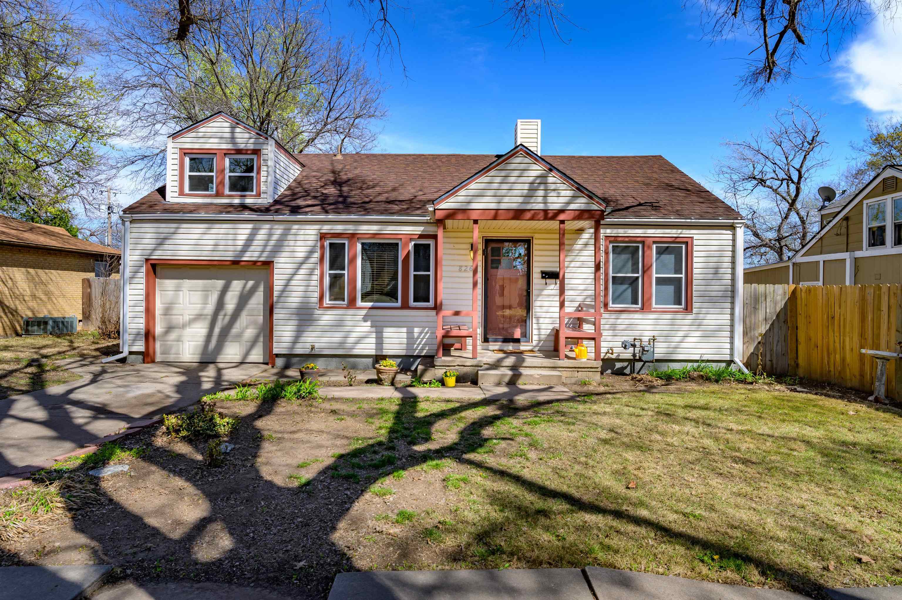 Property Photo:  826 S Dellrose Ave  KS 67218 