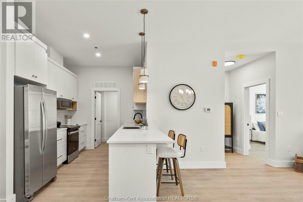 Photo de la propriété:  364 Grand Avenue East 210  ON N7L 1W6 