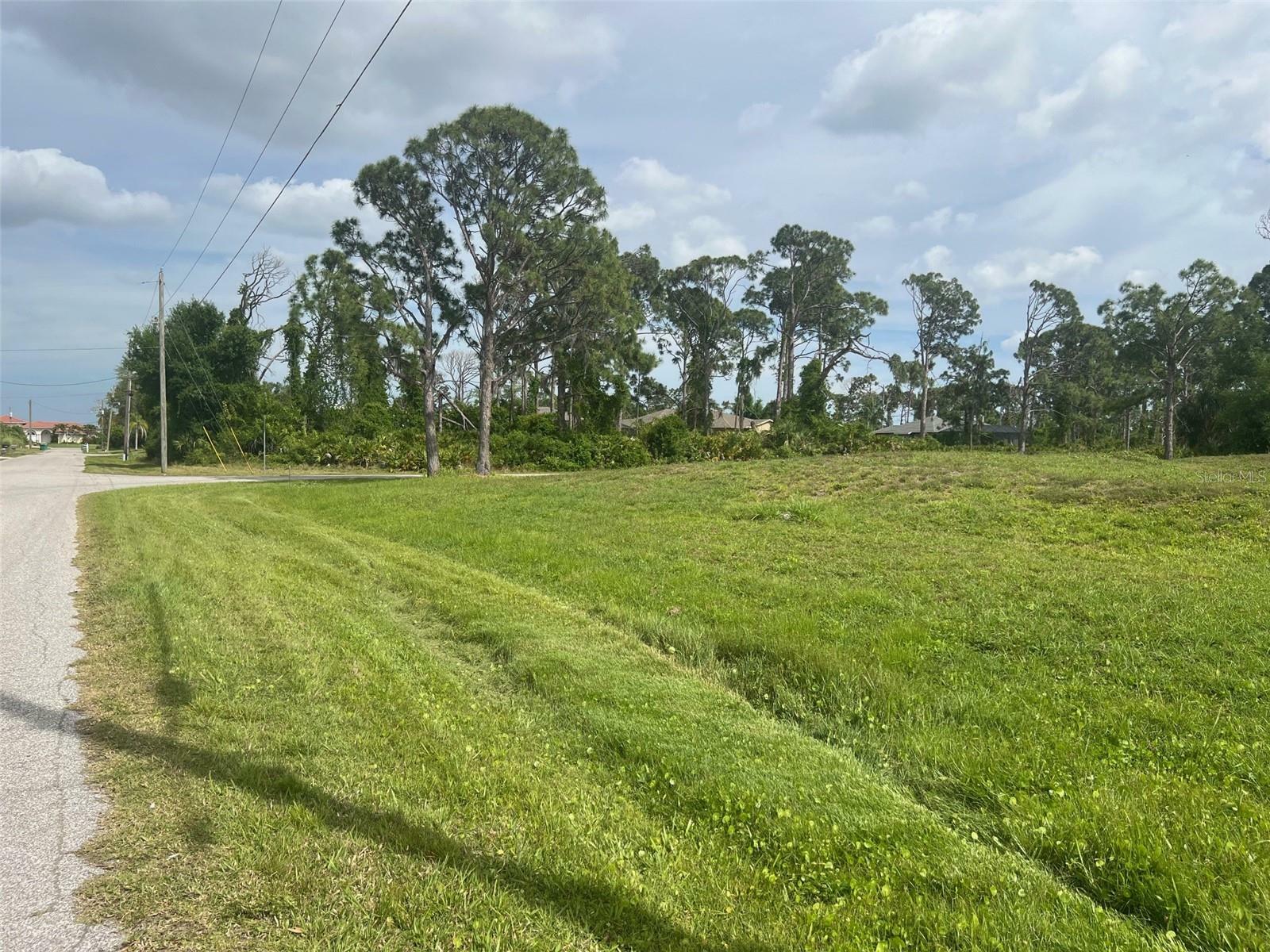 Property Photo:  3321 Spicewood Drive  FL 33981 