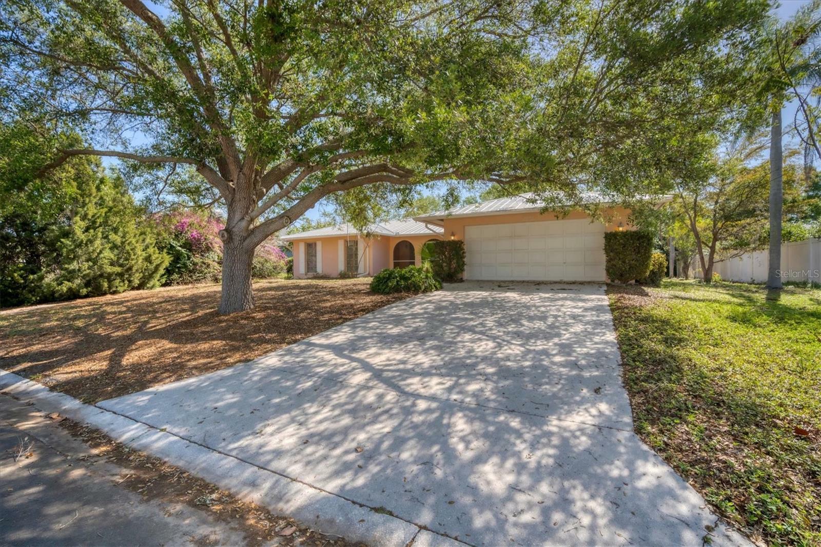 Property Photo:  2203 River Ridge Drive  FL 34239 