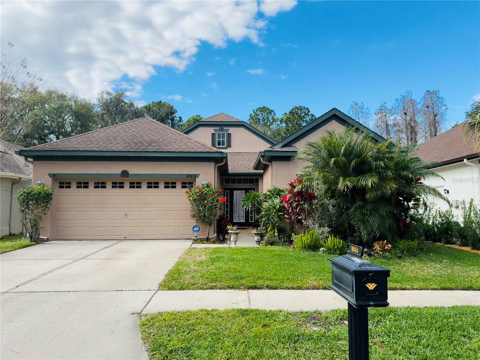 Property Photo:  10414 Edgefield Place  FL 33626 