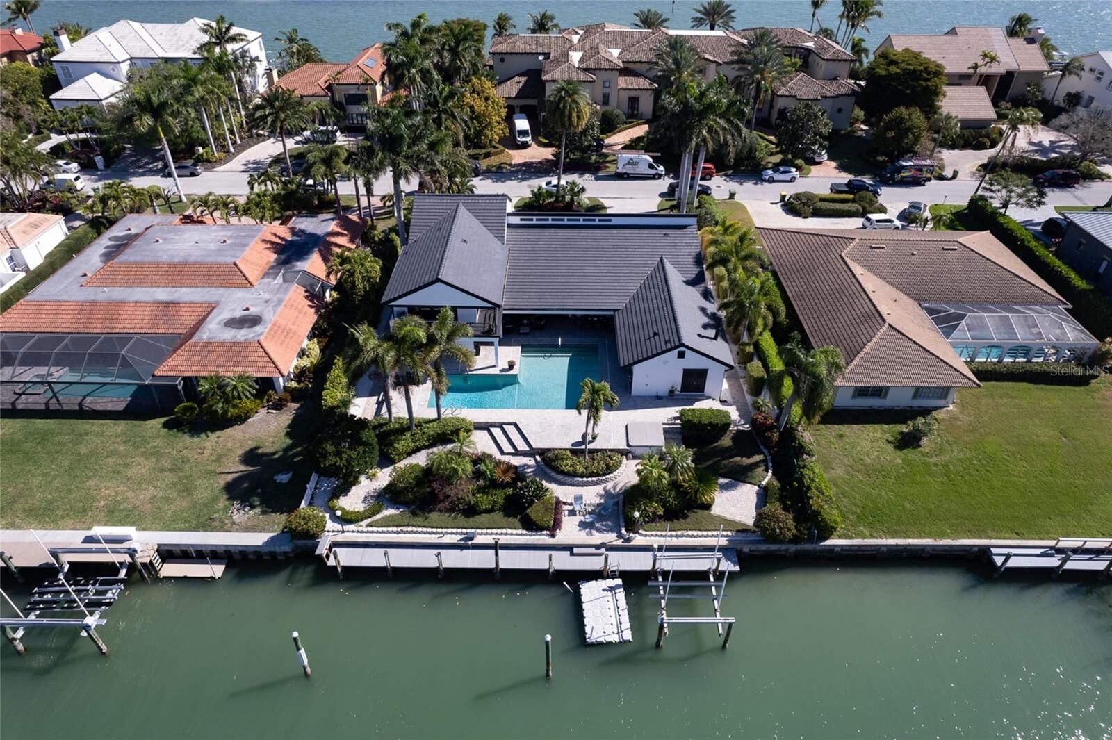 Property Photo:  414 Meadow Lark Drive  FL 34236