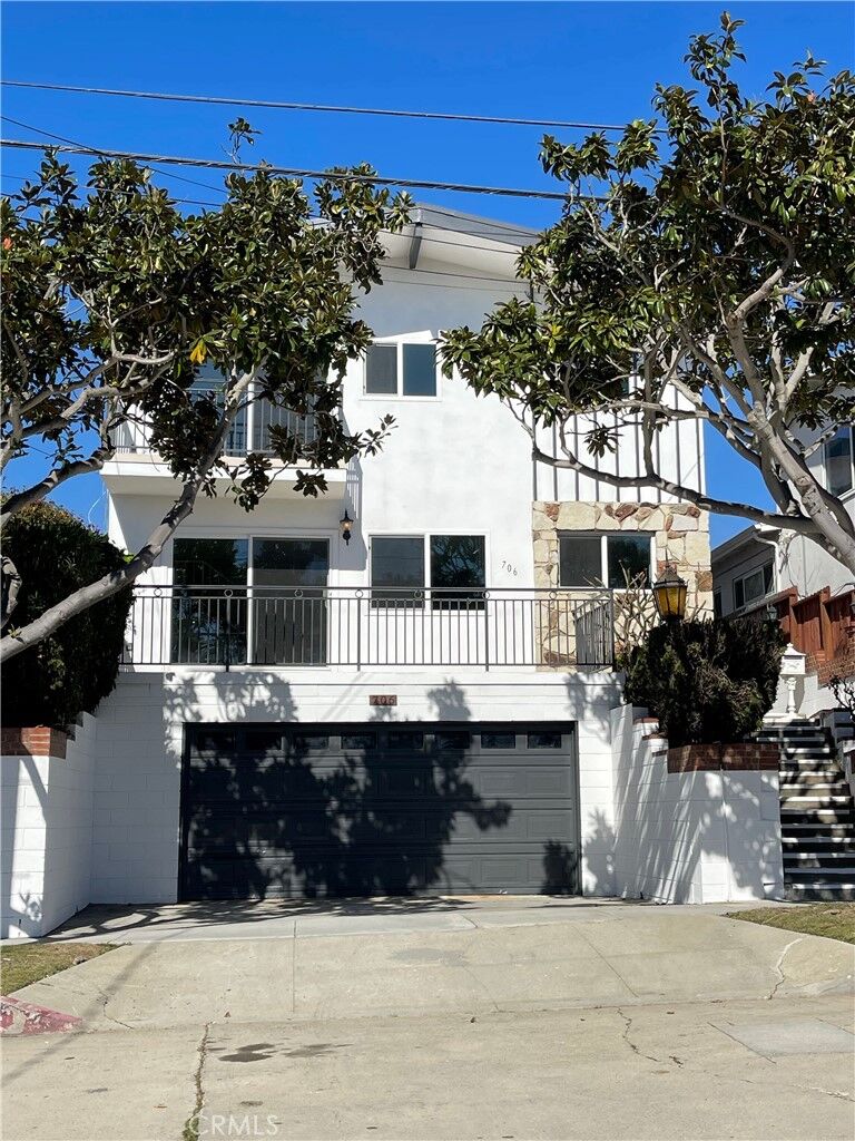 Property Photo:  706 El Redondo Avenue  CA 90277 
