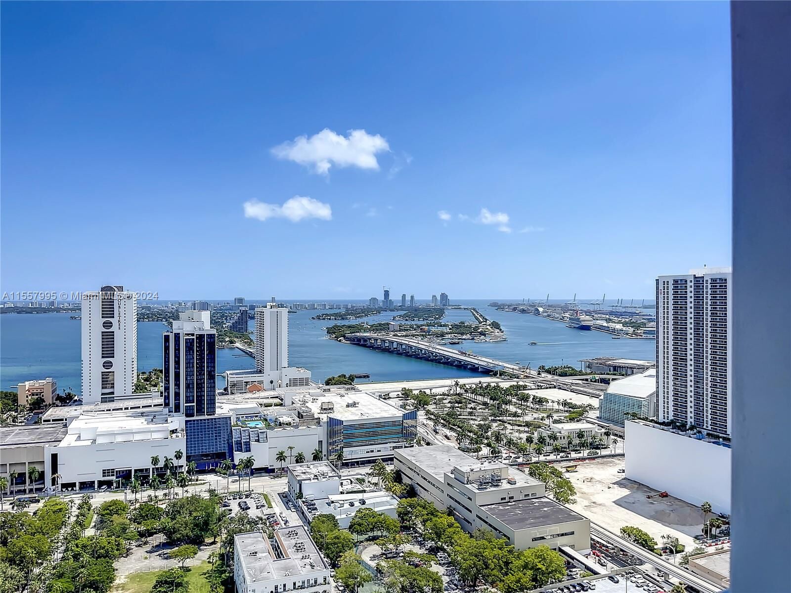 Property Photo: 1600 NE 1st Ave 3403 FL 33132