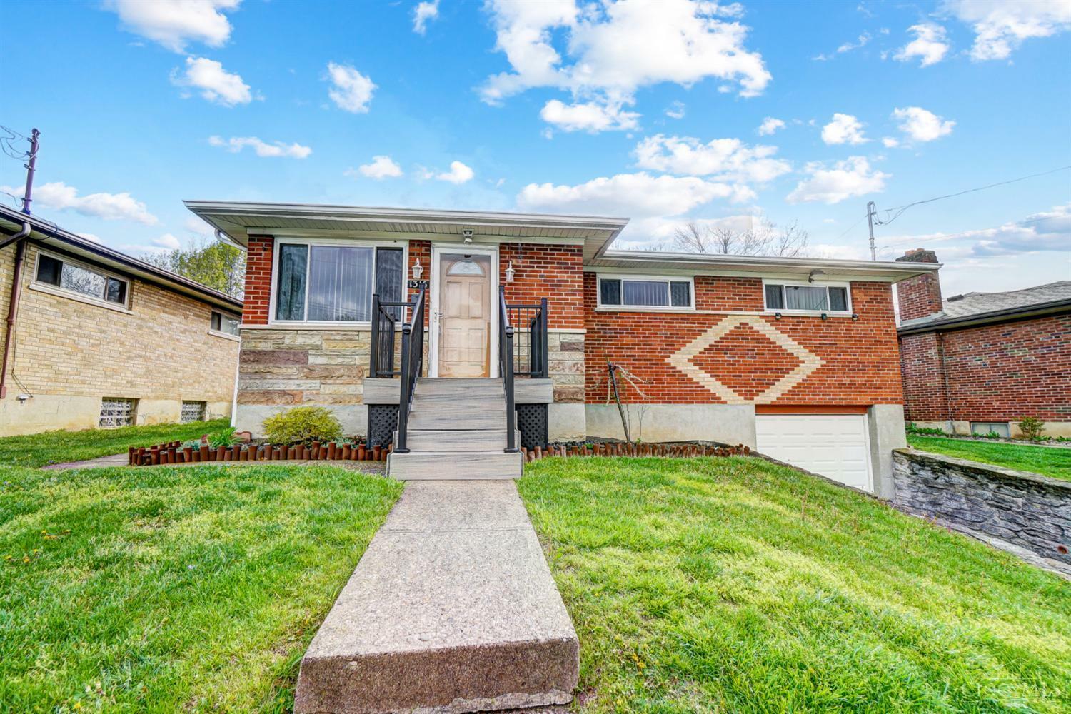 Property Photo: 1316 Thurnridge Drive OH 45215