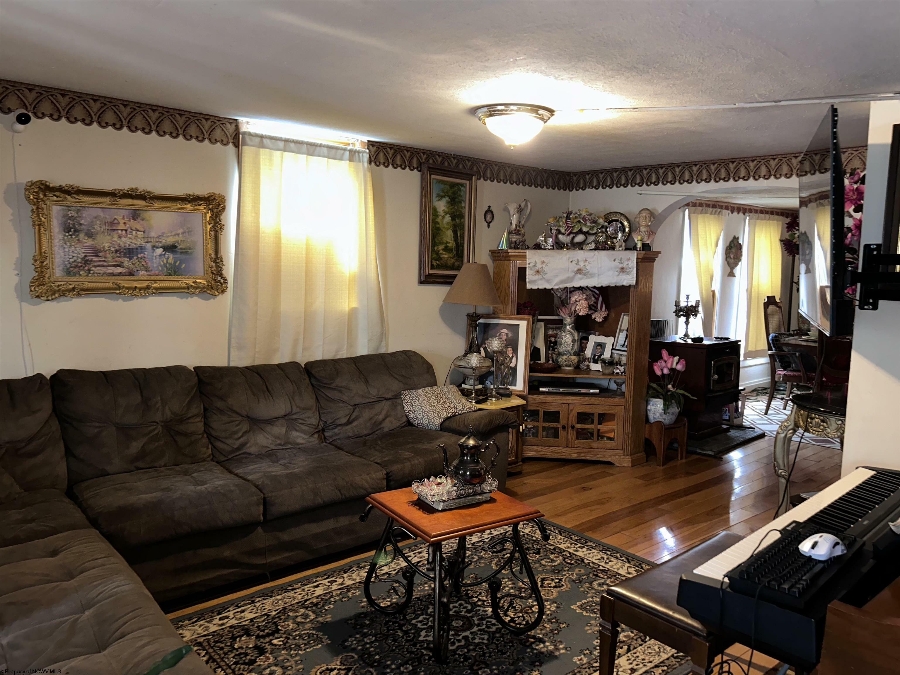 Property Photo:  302 Davis Street  WV 26241 