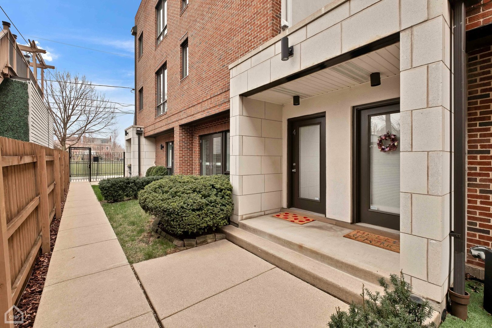 Property Photo:  1742 W Diversey Parkway 4  IL 60614 