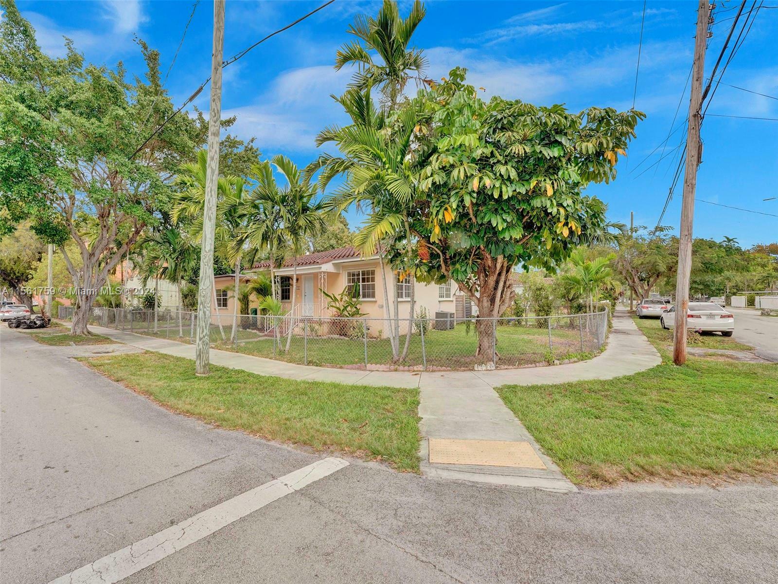 Property Photo:  1121 SW 36th Ave  FL 33135 