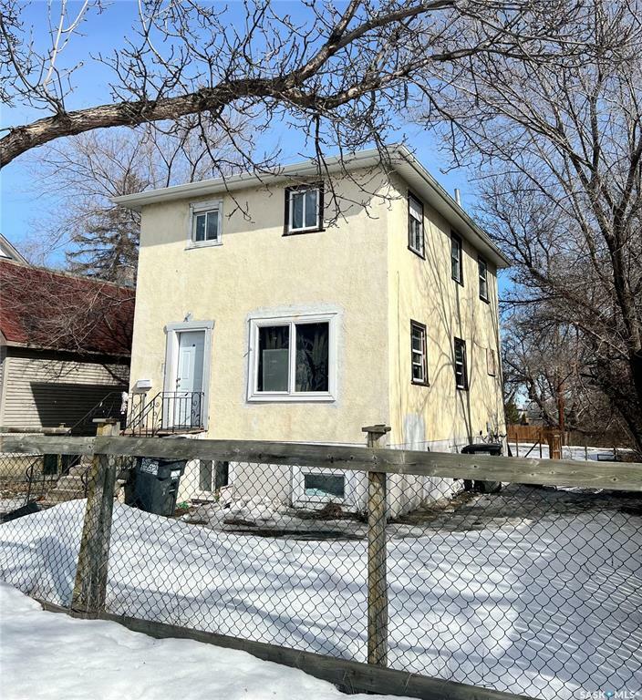 Property Photo:  324 Q Avenue S  SK S7L 2X8 