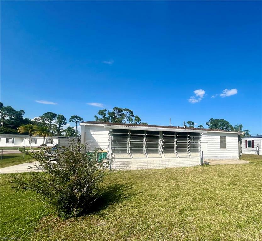 Property Photo:  11289 Pineapple Rd  FL 33955 