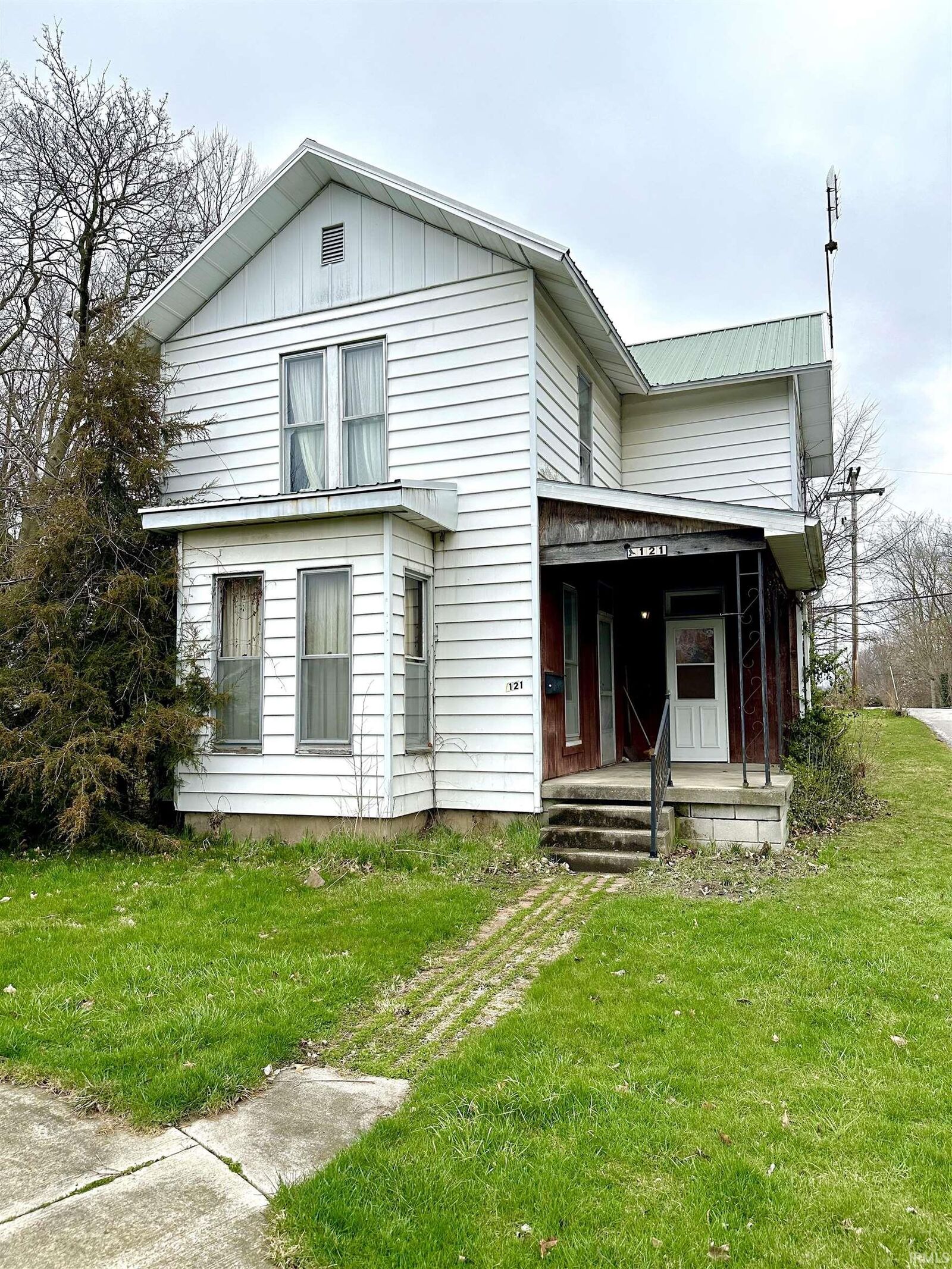 Property Photo:  121 N Oak Street  IN 46725-2055 
