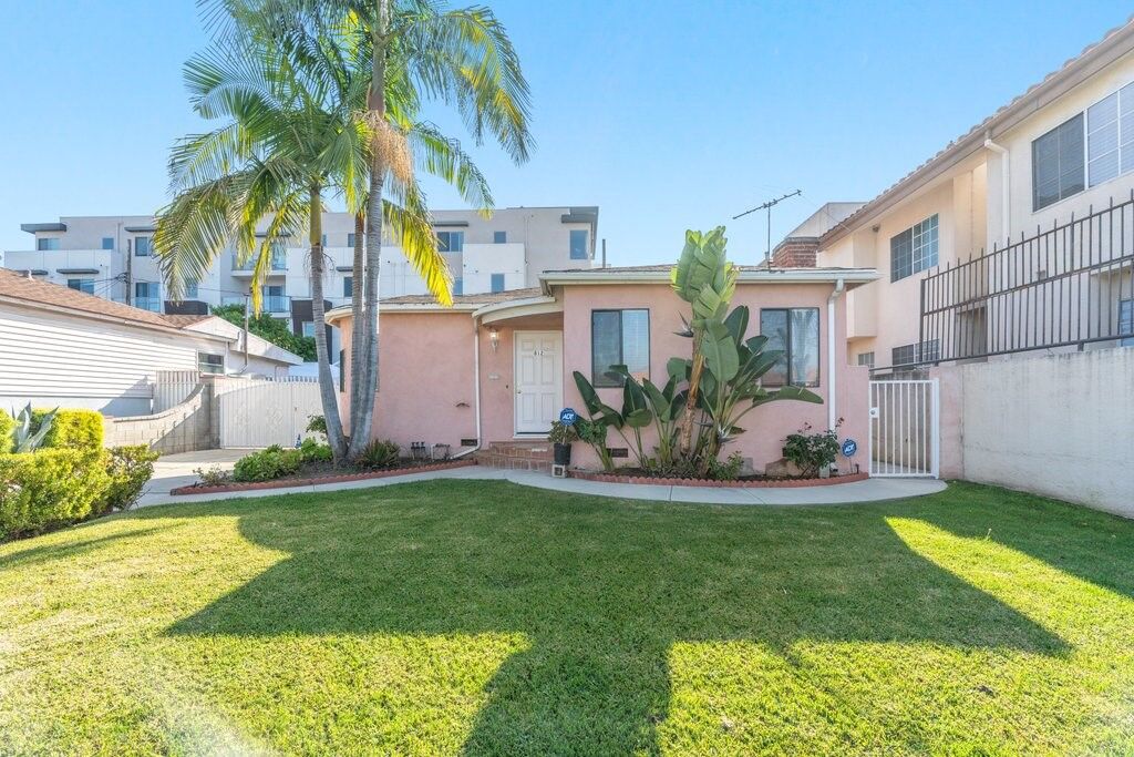 Property Photo: 812 Mariposa Street CA 91205