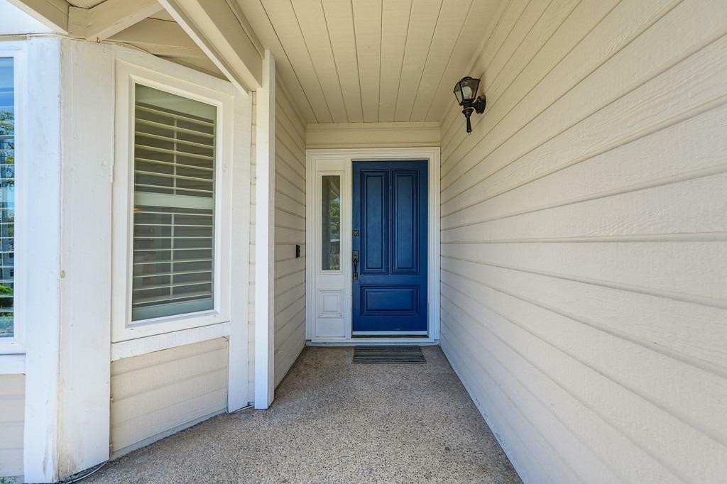 Property Photo:  1518 E Colonial Parkway  CA 95661 