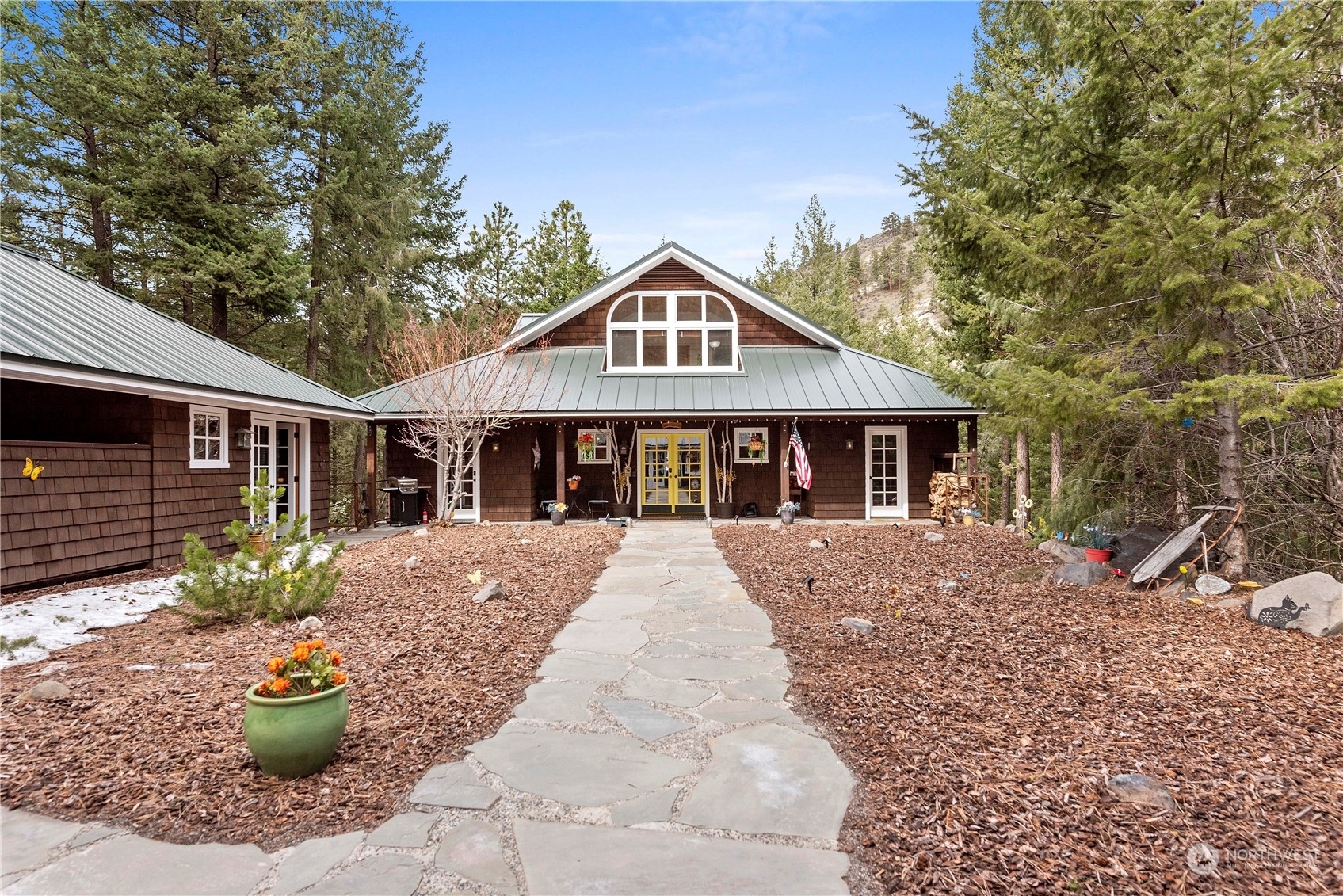 Property Photo:  2820 Mission Ridge Road  WA 98801 