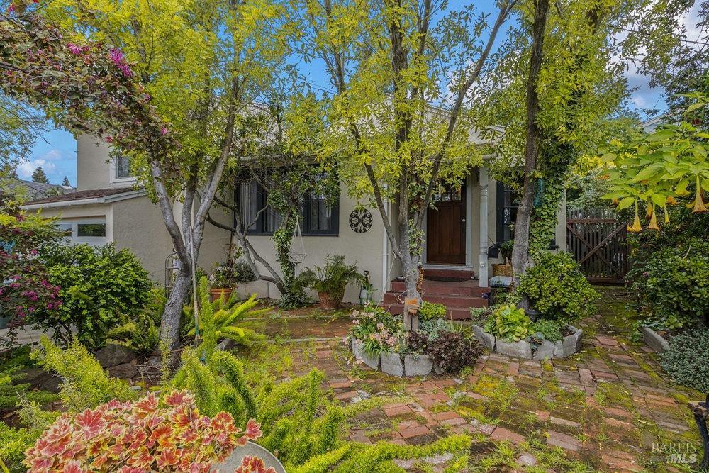 Property Photo:  265 E O Street  CA 94510 