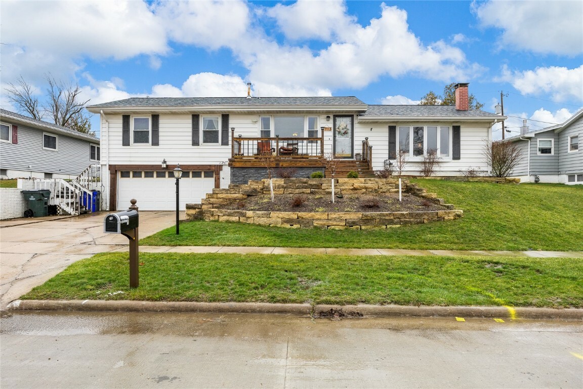 Property Photo:  2713 Hickory Dr SW  IA 52404 