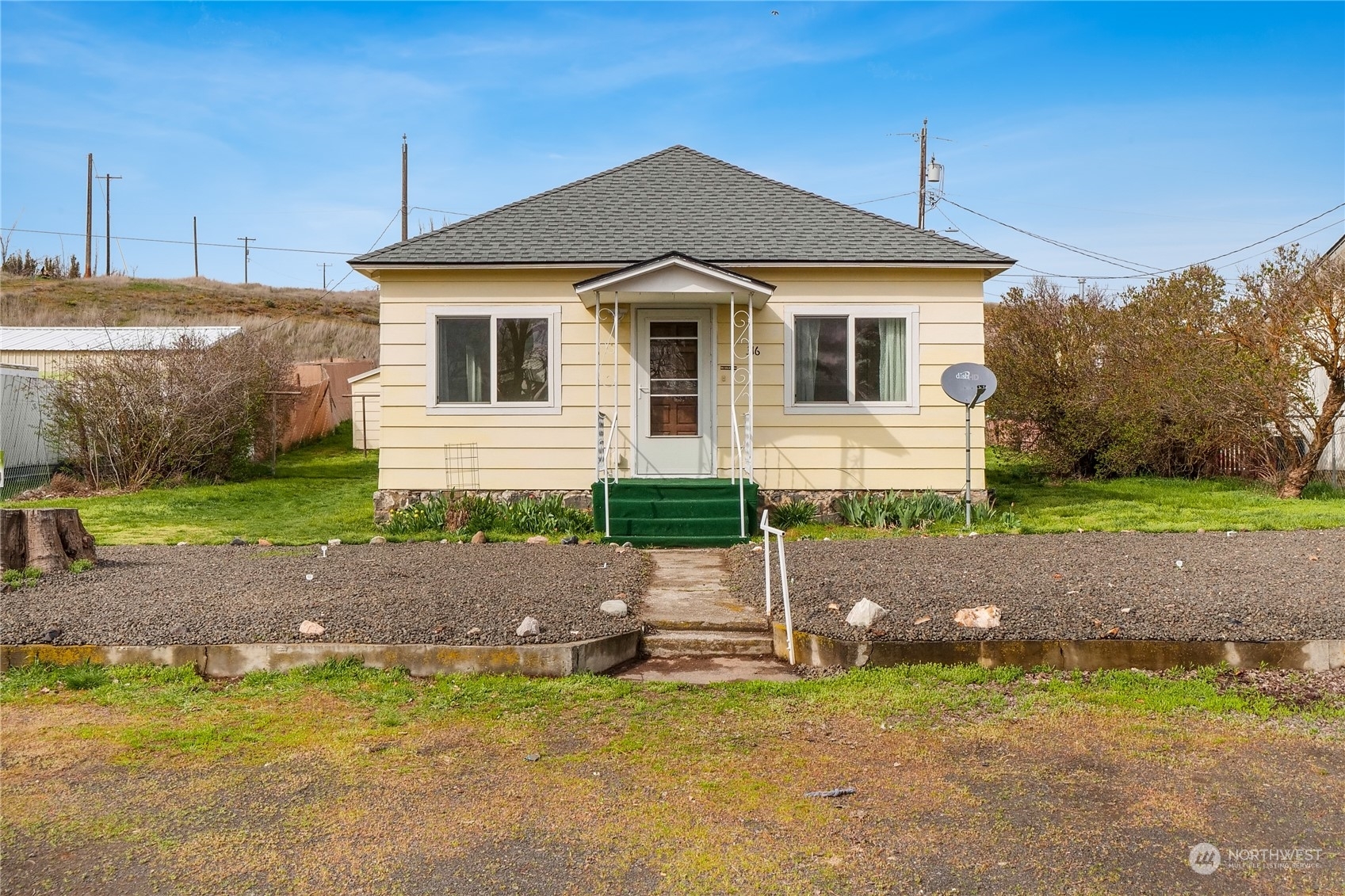 Property Photo:  316 W 3rd Street  WA 99341 