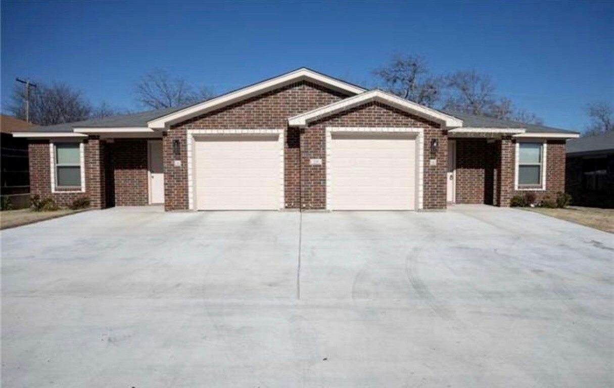 Property Photo:  225 E Beeline Lane A  TX 76548 