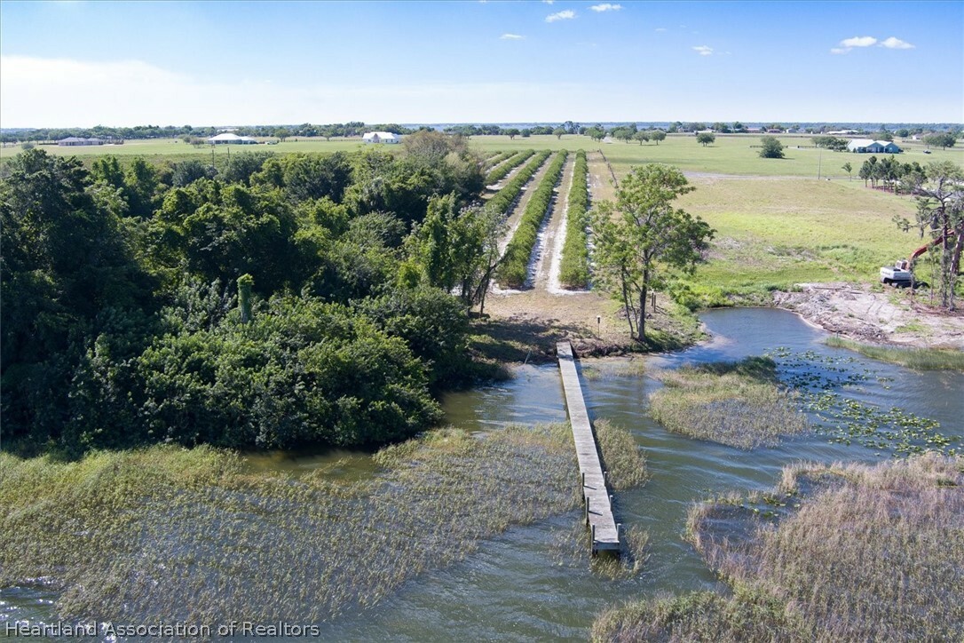 Property Photo:  100 Cloverleaf Road  FL 33852 