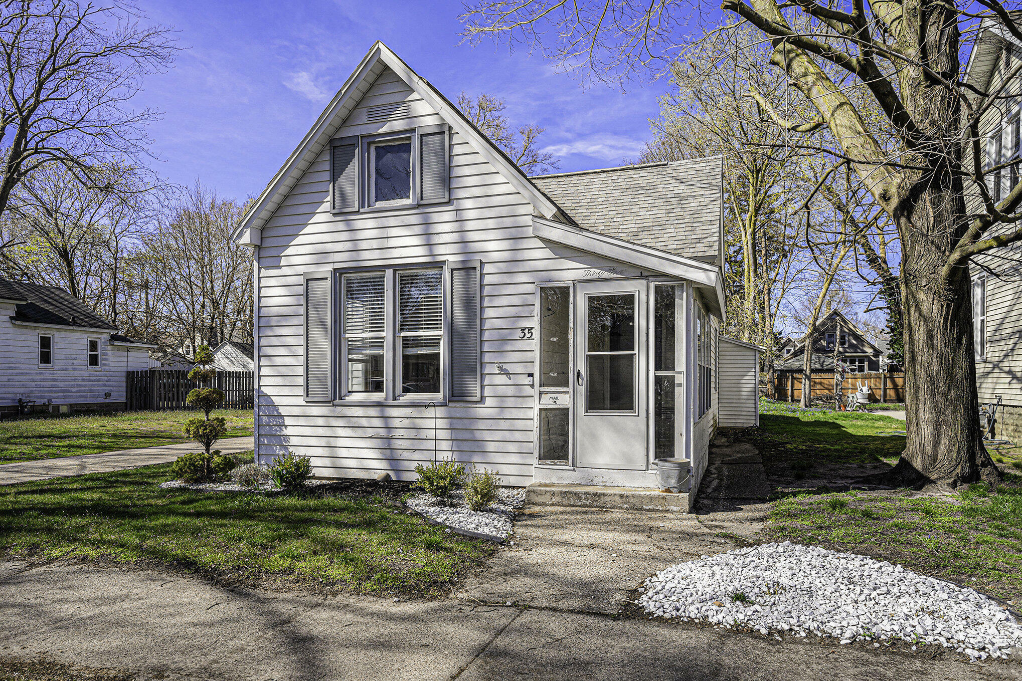 Property Photo:  35 E 18th Street  MI 49423 