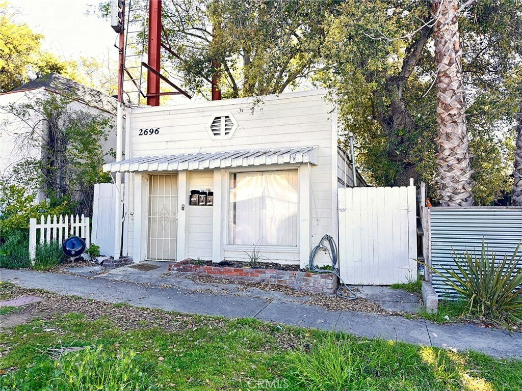 Property Photo:  2696 Fair Oaks Avenue  CA 91001 