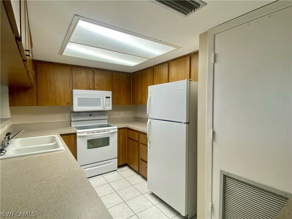 Property Photo:  400 Lenell Road 607  FL 33931 