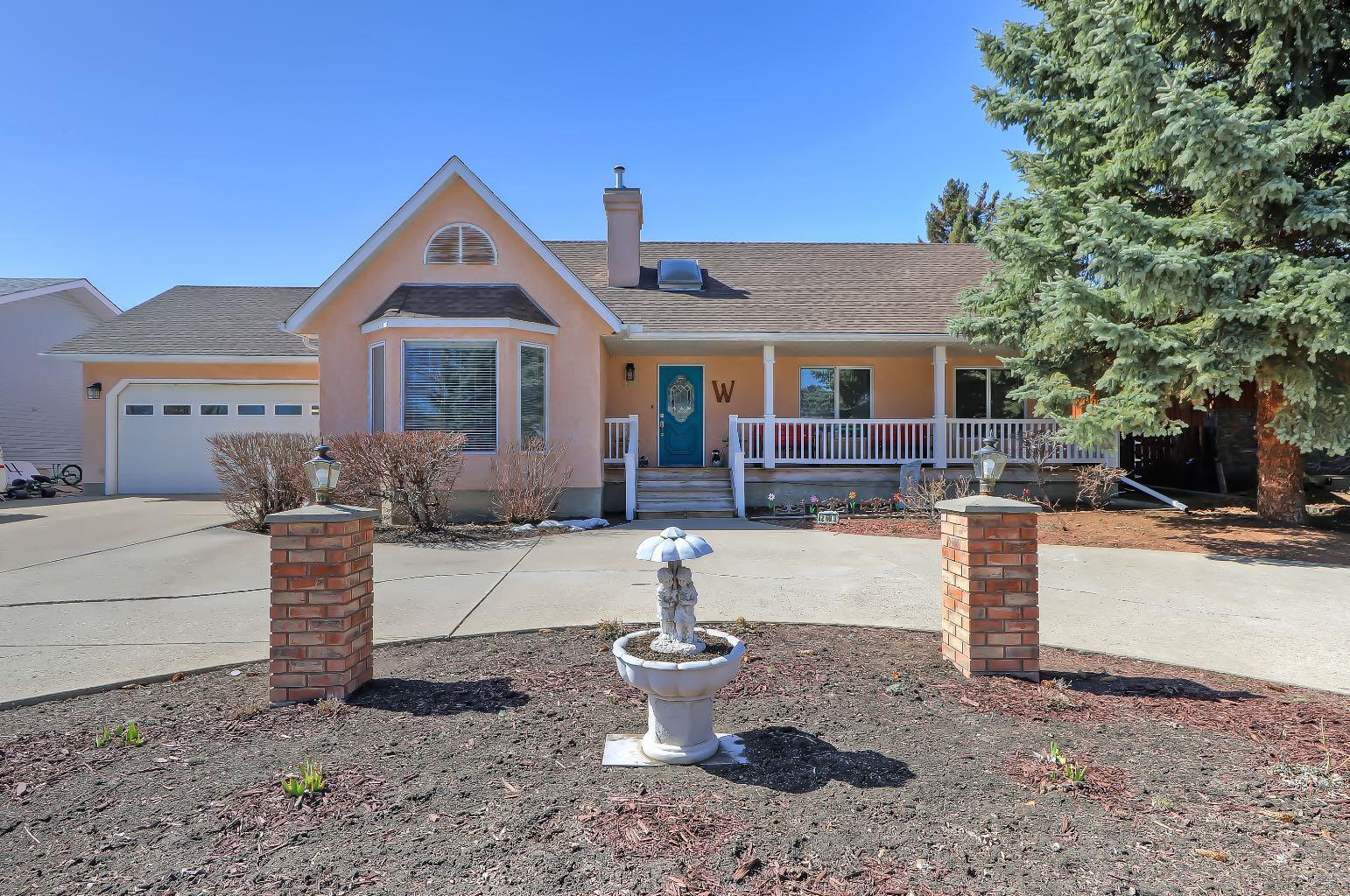 Property Photo: 2609 24 Avenue AB T0L 1R0