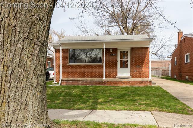 Property Photo:  23260 Park Street  MI 48124 