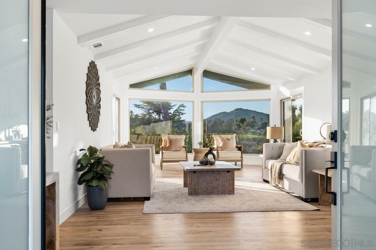 Property Photo: 17876 Via Altiva CA 92128
