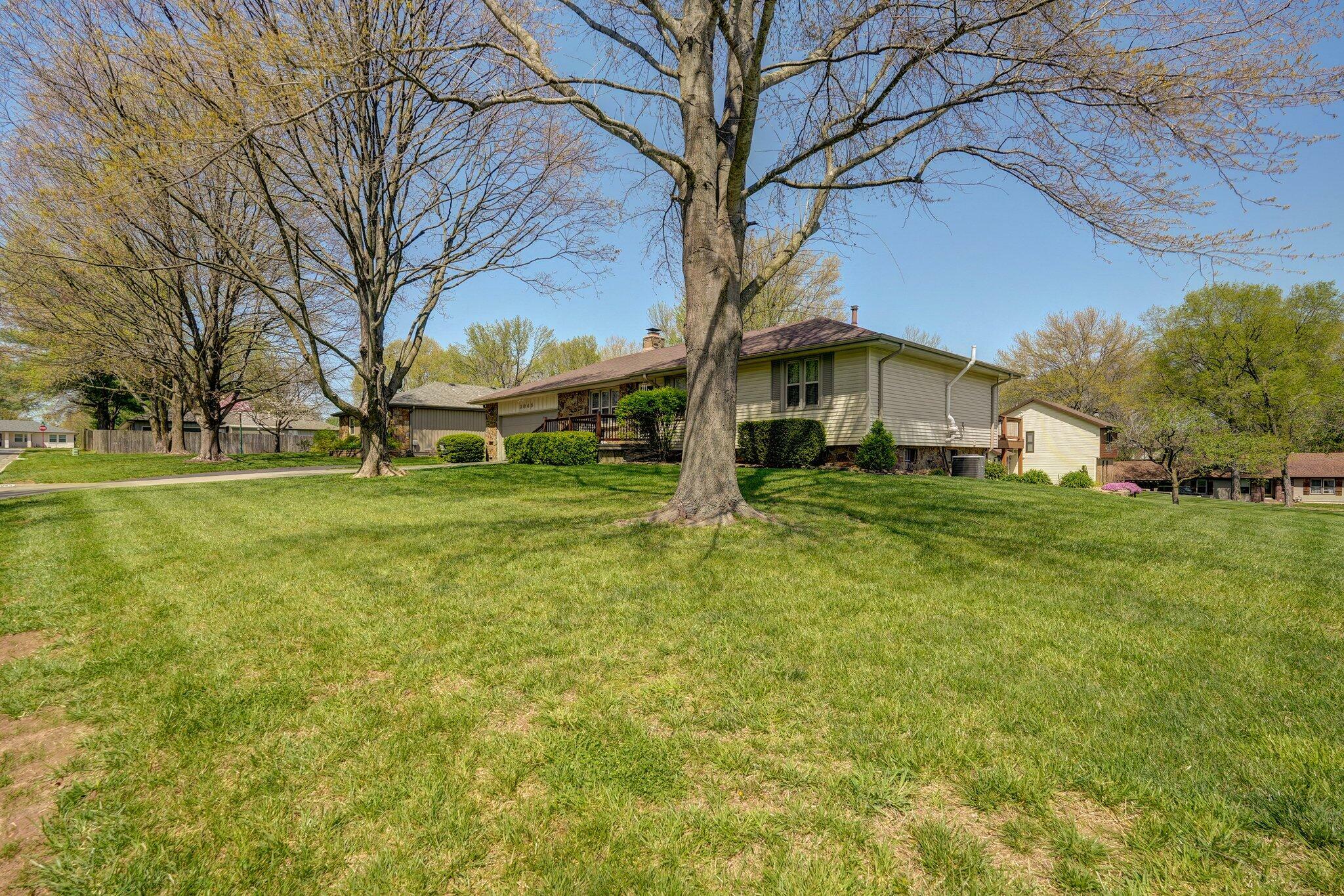 Property Photo:  2045 West Murray Drive  MO 65810 