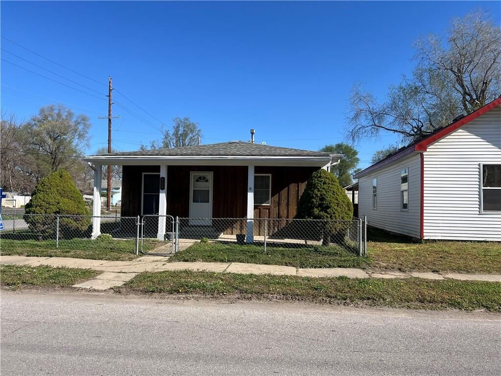 Property Photo:  809 W Valley Street  MO 64504 