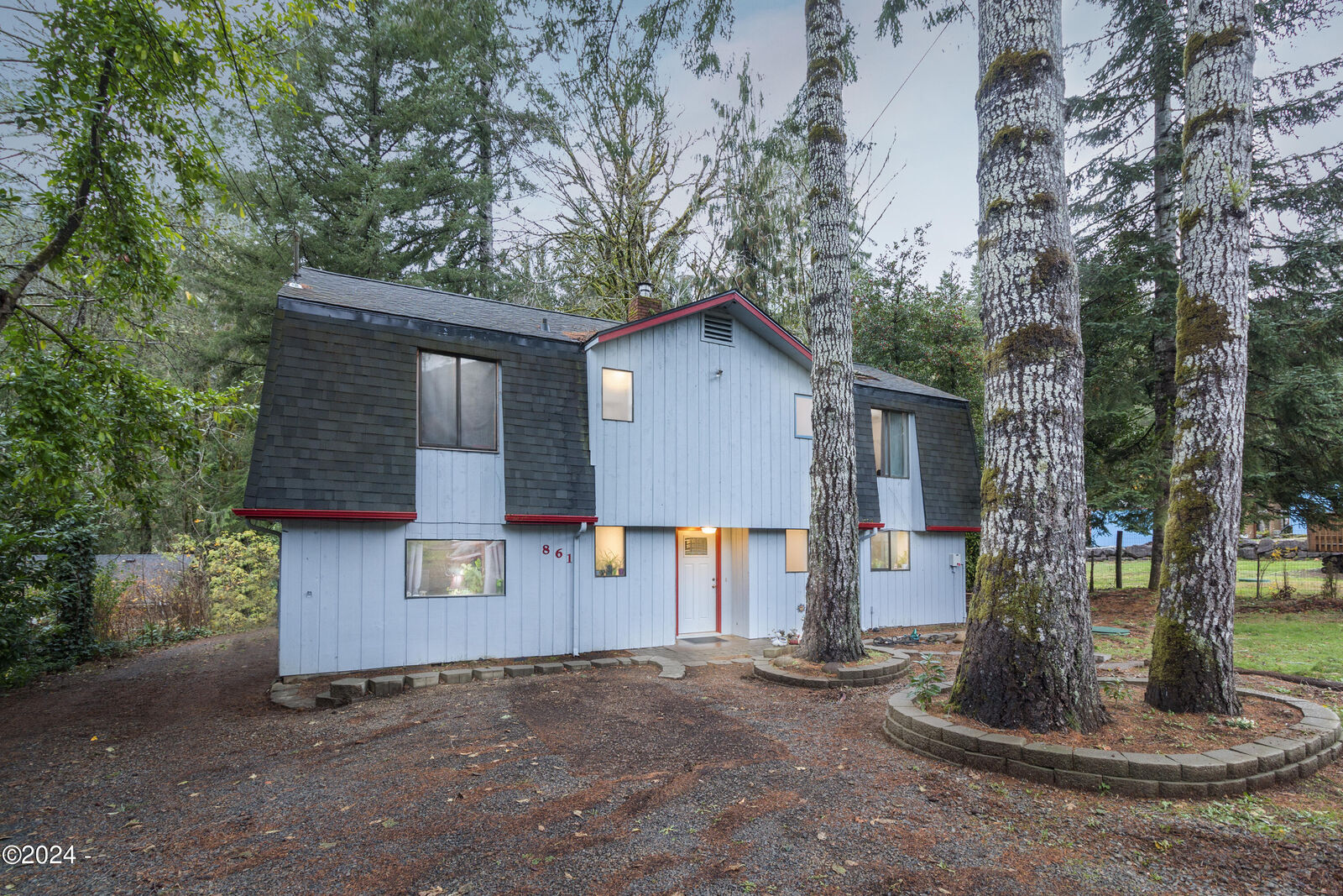 Property Photo: 861 N Sundown Drive OR 97368