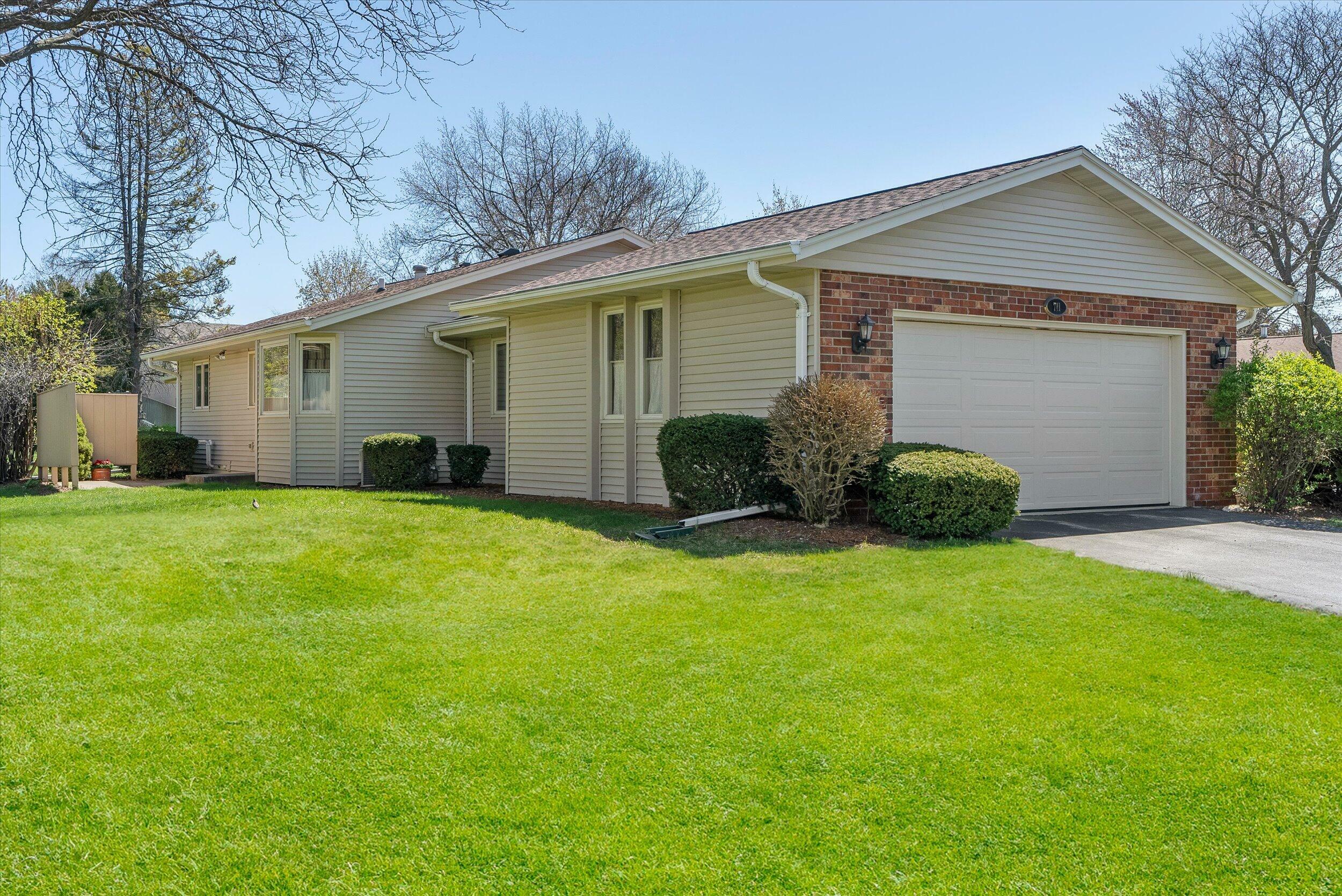 Property Photo: 711 Tamarack Dr WI 53095