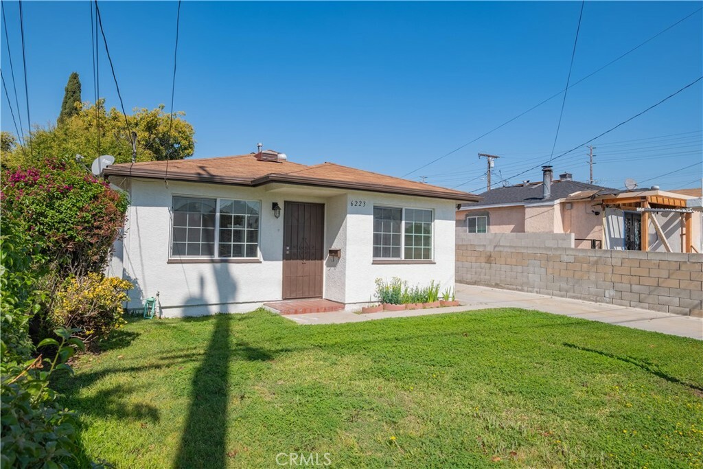 Property Photo:  6223 Flora Avenue  CA 90201 