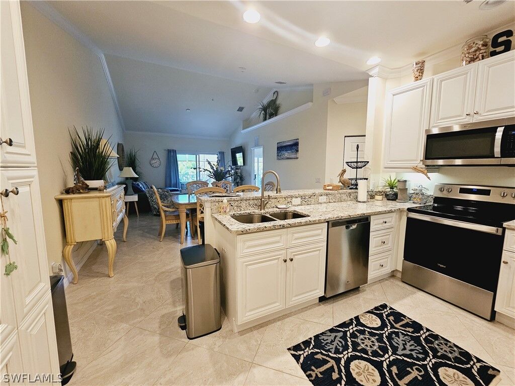 Property Photo:  1051 Winding Pines Circle 208  FL 33909 