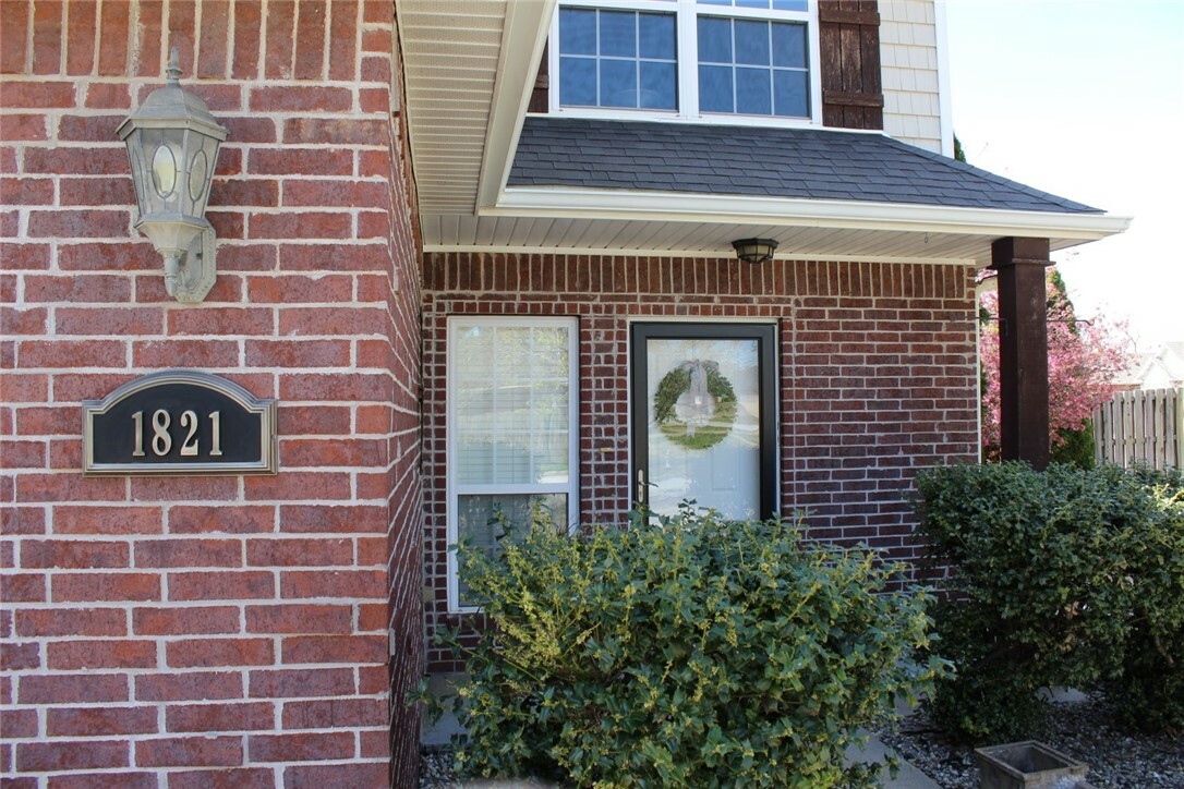 Property Photo:  1821 N Cannondale Drive  AR 72704 