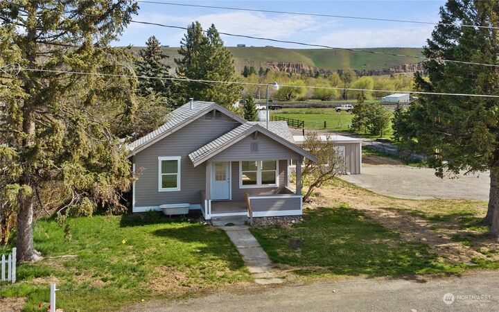 Property Photo: 10910 N Thorp Hwy WA 98946