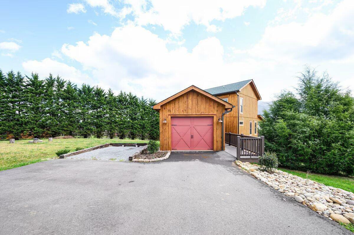 4032 Roundtop Drive  Sevierville TN 37862 photo