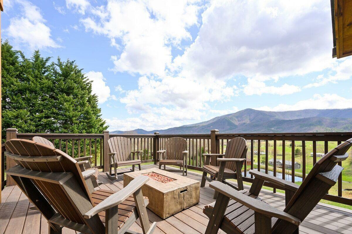 Property Photo:  4032 Roundtop Drive  TN 37862 