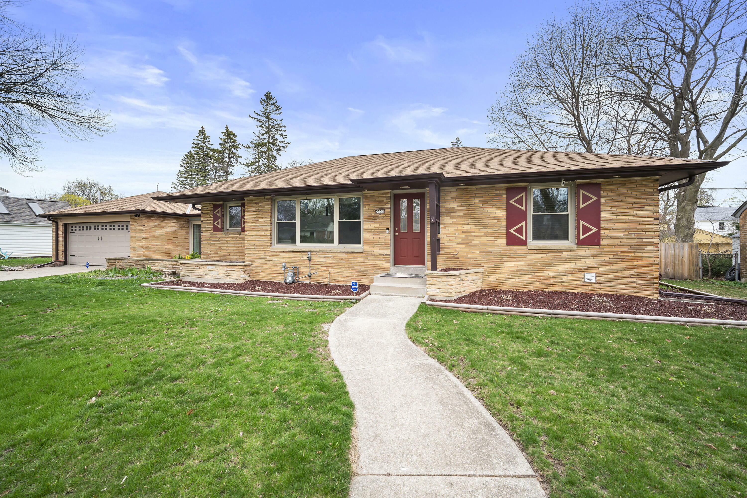 5750 N Bel Aire Dr  Glendale WI 53209 photo