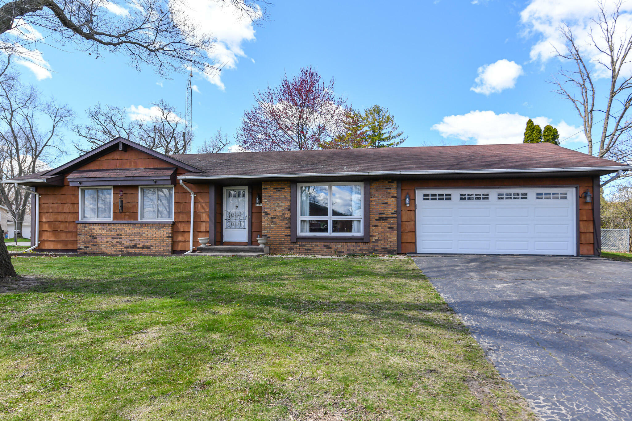 Property Photo: 3111 Shady Ln WI 53181