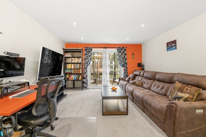 Property Photo:  16 Shadowbrook Ln 32  MA 01757 